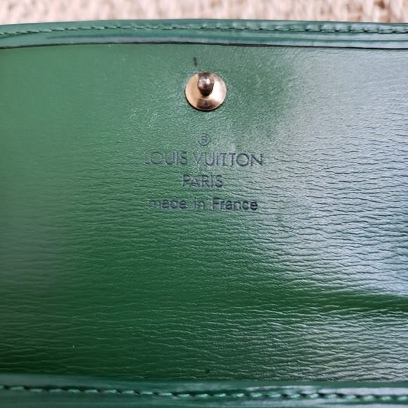 Louis Vuitton Green Epi Elise Tri-Fold wallet - Picture 3 of 7